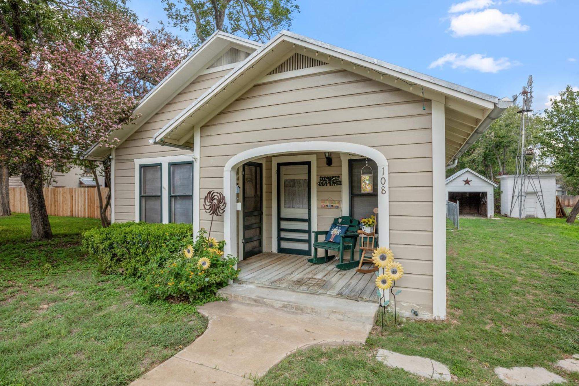 Deannie'S Cottage Fredericksburg Exterior photo